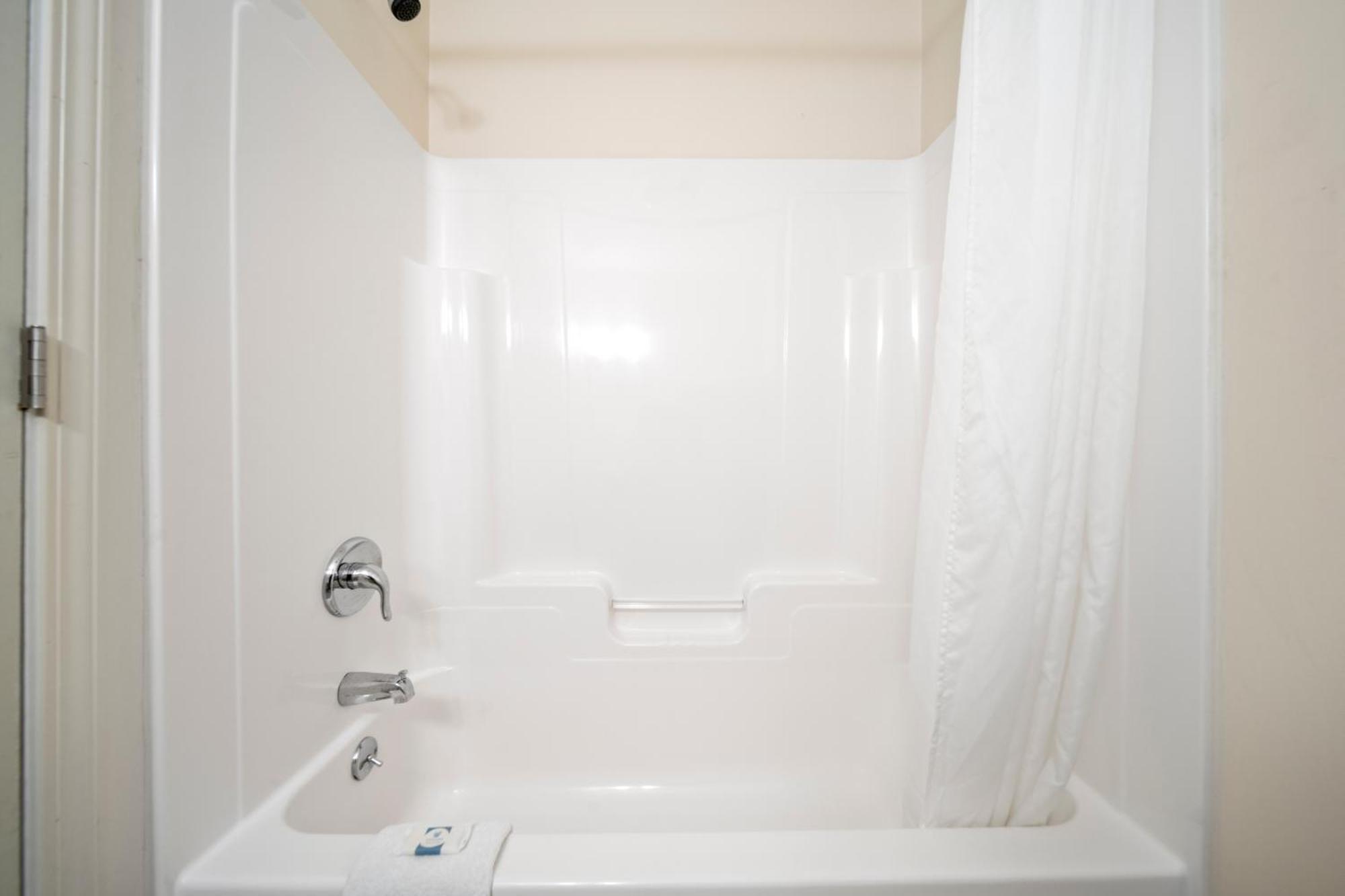 Thumb Heritage Inn Sandusky Phòng bức ảnh